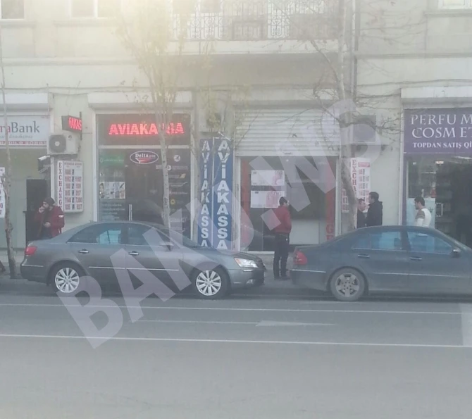 В Баку приостановили продажу долларов