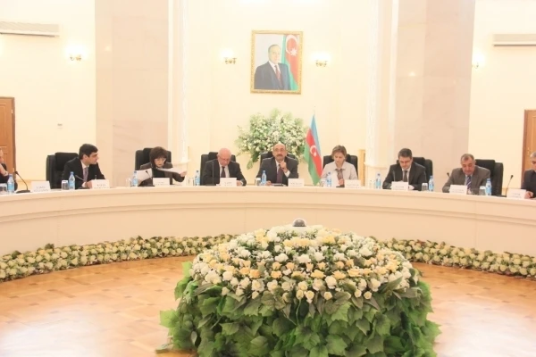Абульфаз Гараев наказал руководство филармонии
