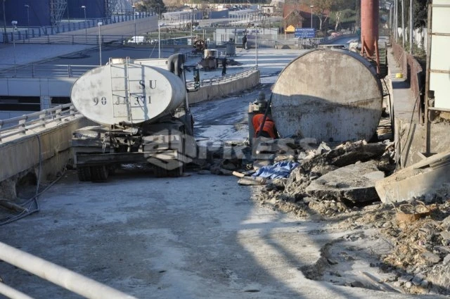 Осложняется ситуация на трассе Баку-Сумгайыт в связи с оползнем