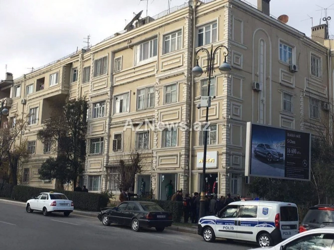 В Баку расплакалась женщина, попавшая в тяжелое ДТП