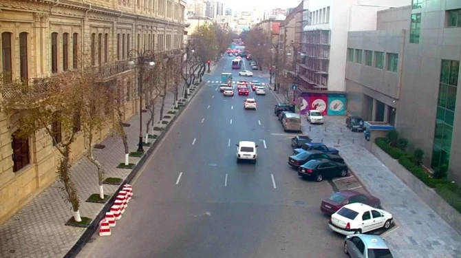 В Баку восстановлено движение транспорта по центральной улице