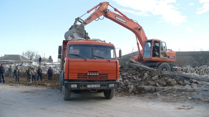 В Нардаране проводится реконструкция дорог (видео)
