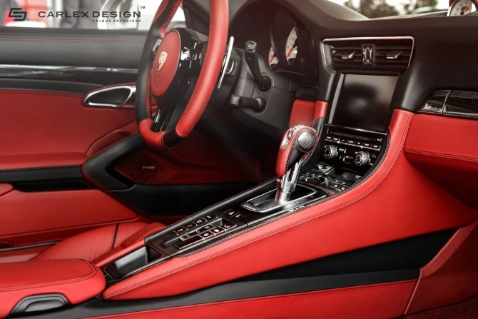 Тюнеры Carlex Design преобразили салон Porsche 911 Carrera 4S