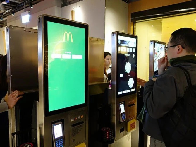 Фоторепортаж: как выглядит McDonald's Next в Гонконге