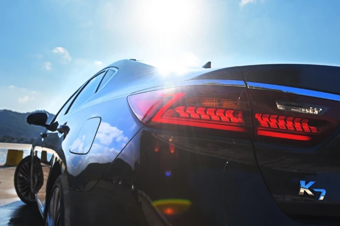 Kia показала стильные фотографии нового седана Cadenza