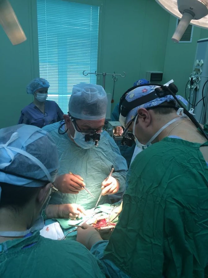 Гениальный украинский метод, применяемый для оперирования порока сердца у новорожденных (видео)