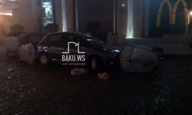 В Баку мусорщики в очередной раз проучили водителя
