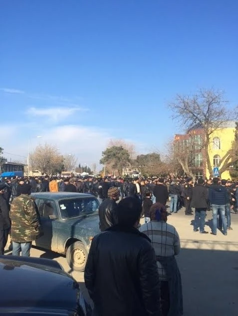 В Лянкяране проходит акция протеста против подорожания (видео)