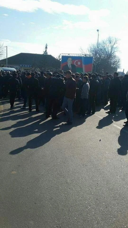 В Лянкяране проходит акция протеста против подорожания (видео)