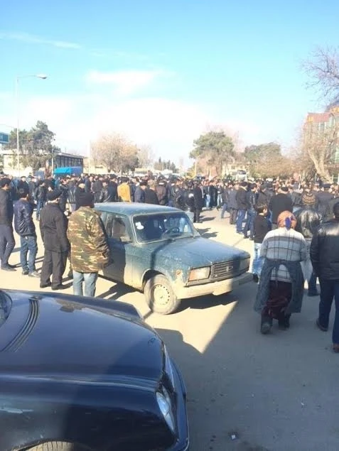 В Лянкяране проходит акция протеста против подорожания (видео)