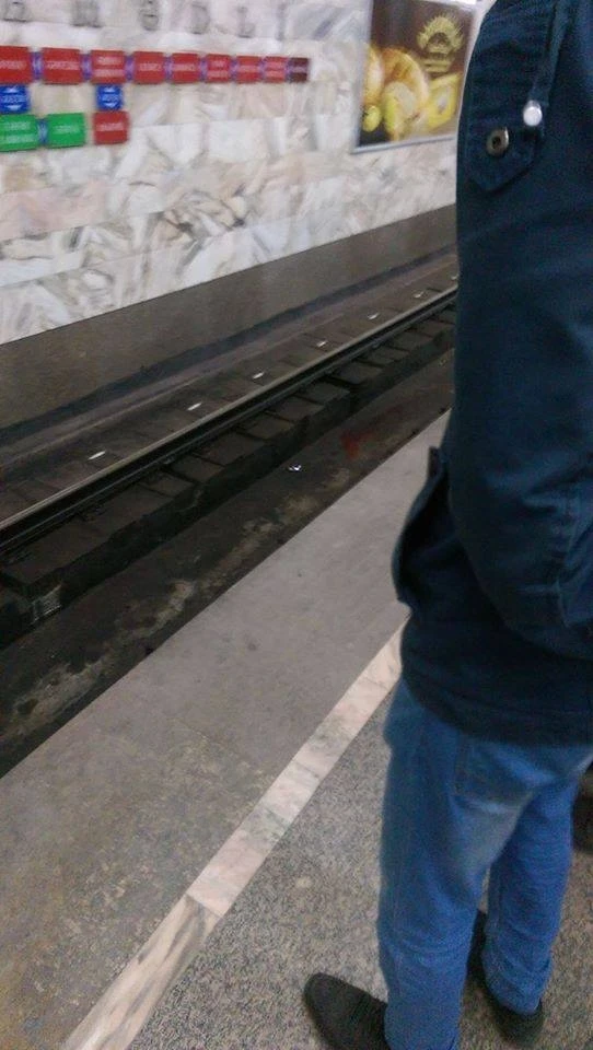 Установлена личность самоубийцы, бросившегося под поезд в бакинском метро (фото, обновлено)