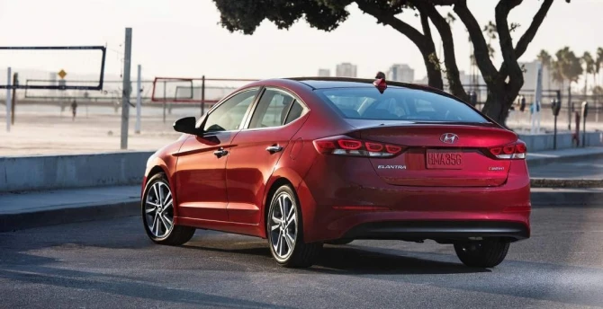 Hyundai озвучила стоимость нового седана Elantra