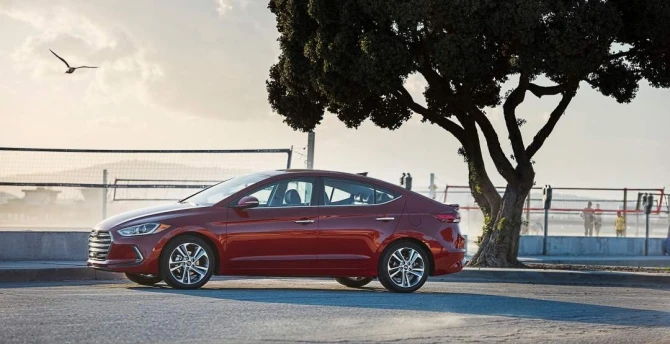 Hyundai озвучила стоимость нового седана Elantra