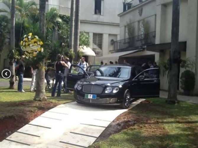 «Bentley» basdıracağını elan edən iş adamı insanlara belə dərs keçdi (FOTO)