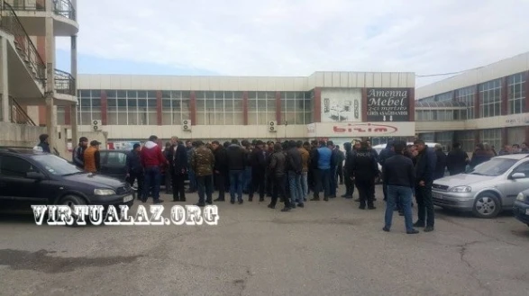 Акция протеста на рынке запчастей в Баку