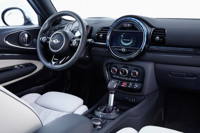 MINI представила универсал Clubman с системой полного привода