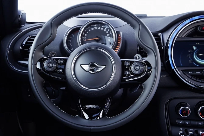 MINI представила универсал Clubman с системой полного привода