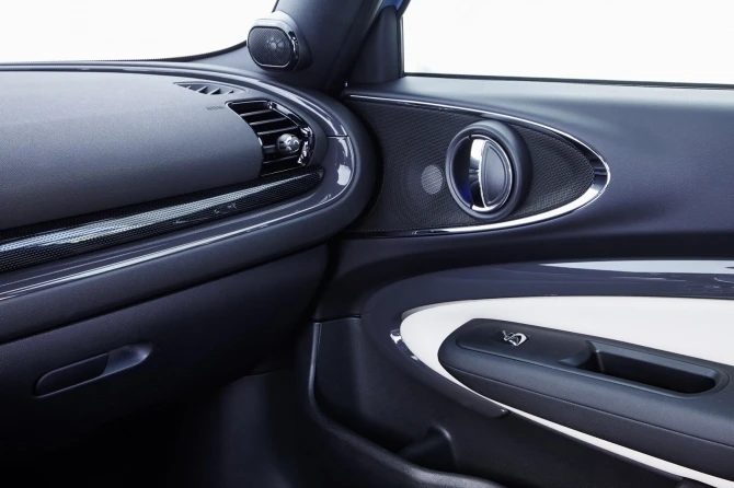 MINI представила универсал Clubman с системой полного привода