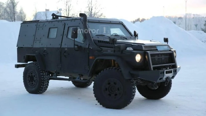 Mercedes вывел на тесты бронированный внедорожник
