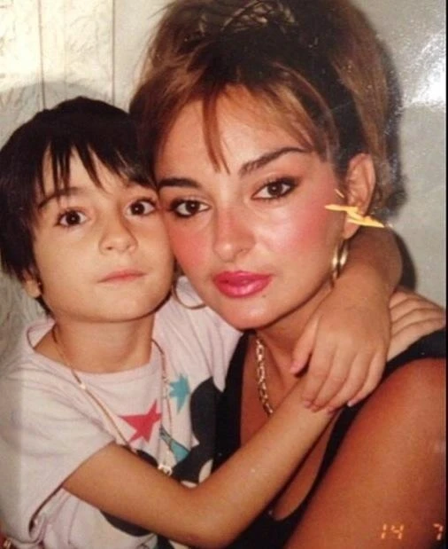 Арзу Алиева сегодня отмечает день рождения