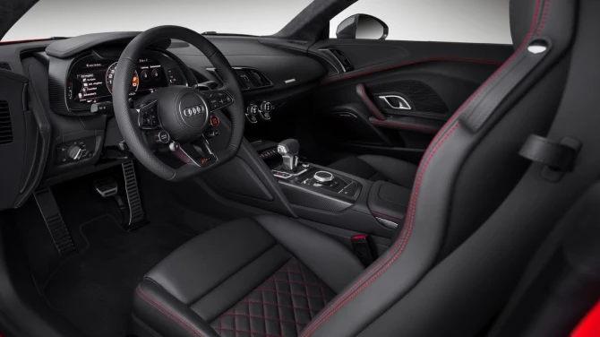 Audi раскрыла стоимость новой версии спорткара R8 (галерея)
