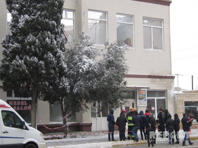 Подробности обрушения крыши универмага в Баку
