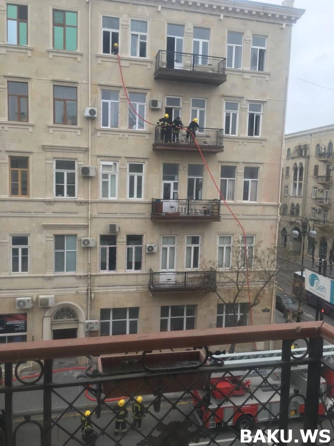 В Баку рядом со школой №23 произошел пожар - работает МЧС (видео)