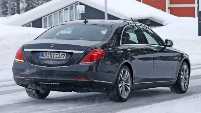 Опубликованы шпионские снимки рестайлингового Mercedes-Benz S-Class (видео)
