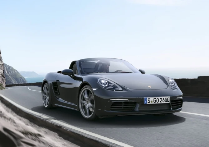 Компактный родстер от Porsche получил турбомоторы и новое имя — 718 Boxster (видео)
