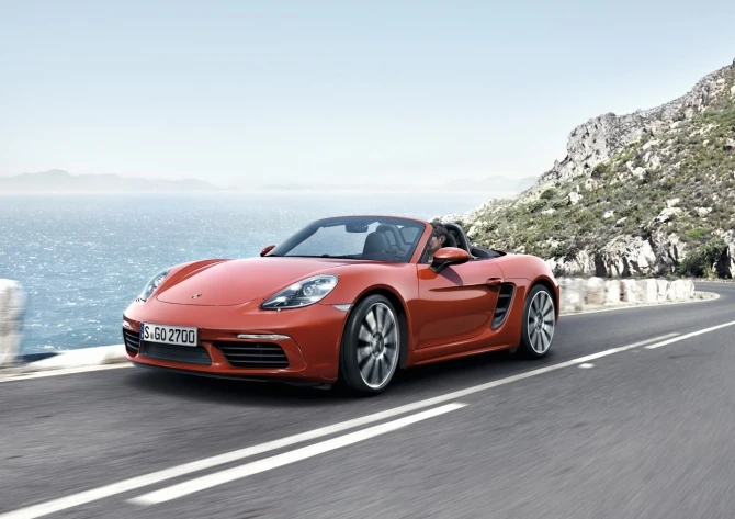 Компактный родстер от Porsche получил турбомоторы и новое имя — 718 Boxster (видео)