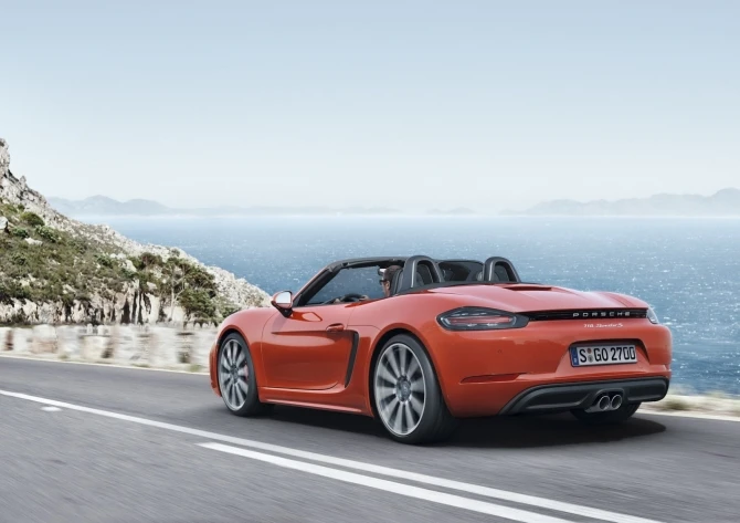 Компактный родстер от Porsche получил турбомоторы и новое имя — 718 Boxster (видео)