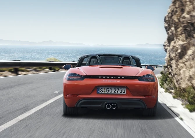 Компактный родстер от Porsche получил турбомоторы и новое имя — 718 Boxster (видео)