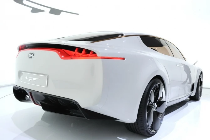 Спортивное купе Kia GT продемонстрируют в Париже осенью 2016 года