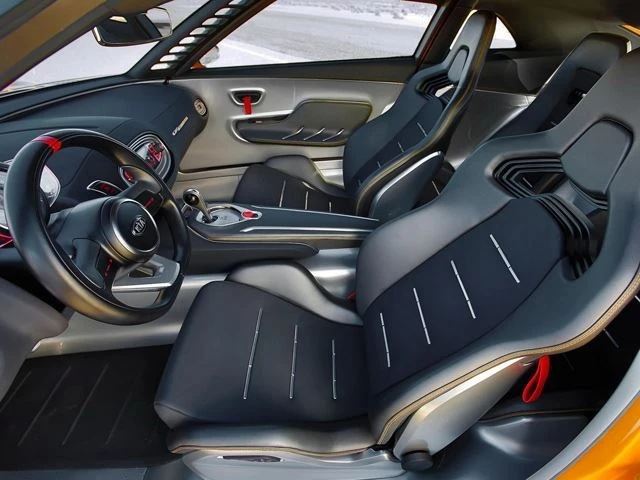 Спортивное купе Kia GT продемонстрируют в Париже осенью 2016 года