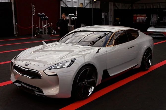 Спортивное купе Kia GT продемонстрируют в Париже осенью 2016 года