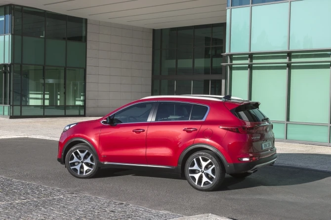 Kia готовится к старту официальных европейских продаж нового Sportage (галерея, видео)