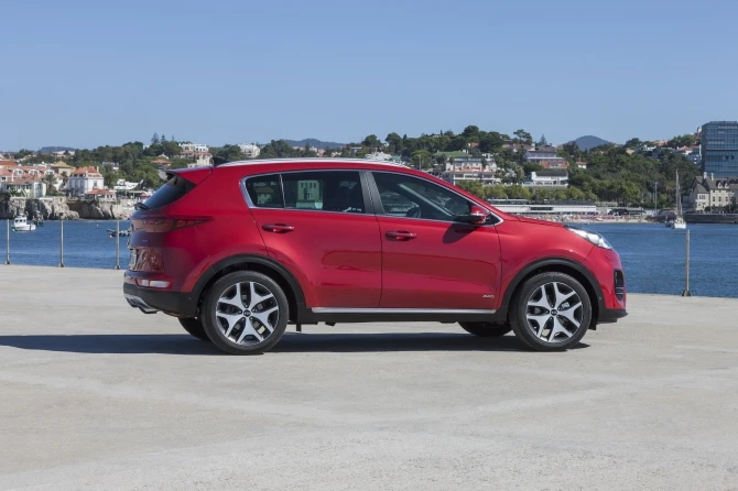 Kia готовится к старту официальных европейских продаж нового Sportage (галерея, видео)
