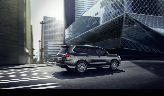 Новый Lexus LX уже на дорогах Баку