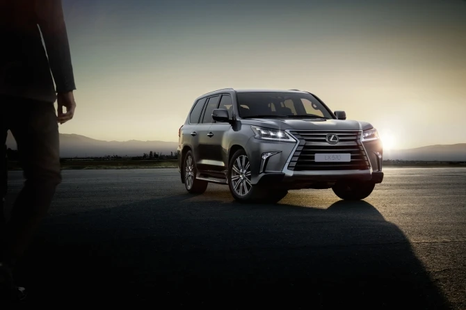 Новый Lexus LX уже на дорогах Баку