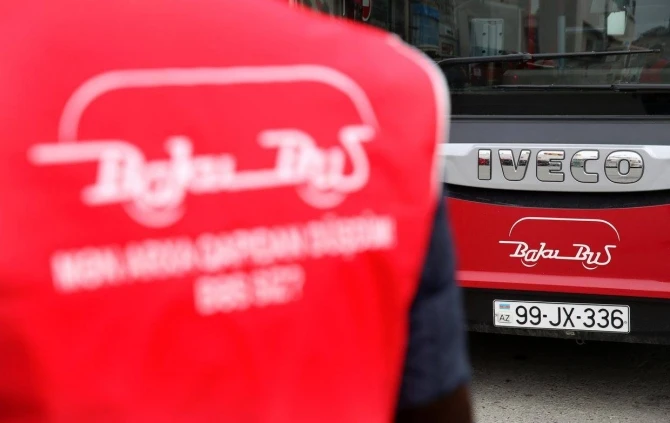 В честь праздника пассажиры Bakubus получили подарки