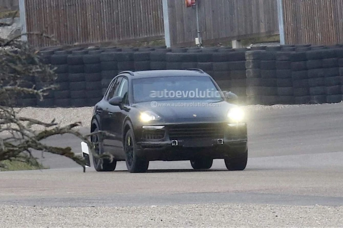 Фотошпионам удалось заснять новое поколение Porsche Cayenne
