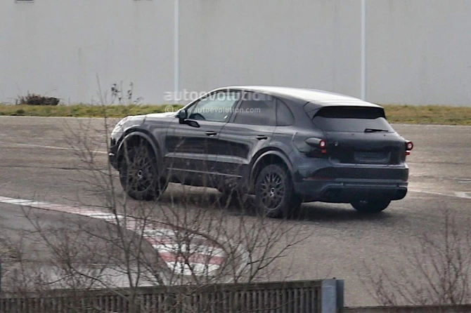 Фотошпионам удалось заснять новое поколение Porsche Cayenne