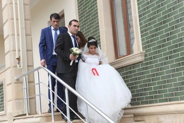 В Азербайджане Министерство труда и соцзащиты сыграло свадьбу для сирот