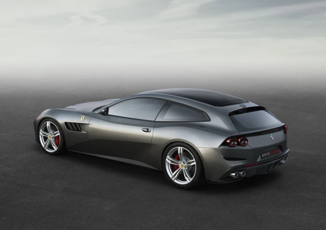 На смену суперкару Ferrari FF пришёл шутинг-брейк GTC4Lusso