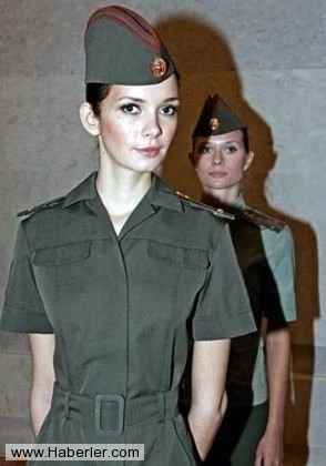 Dünyanın ən yaraşıqlı qadın əsgərləri (FOTO)