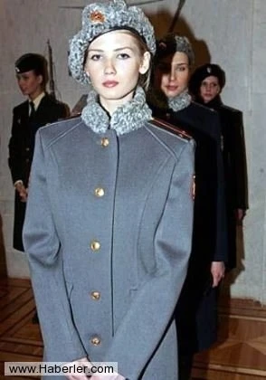 Dünyanın ən yaraşıqlı qadın əsgərləri (FOTO)