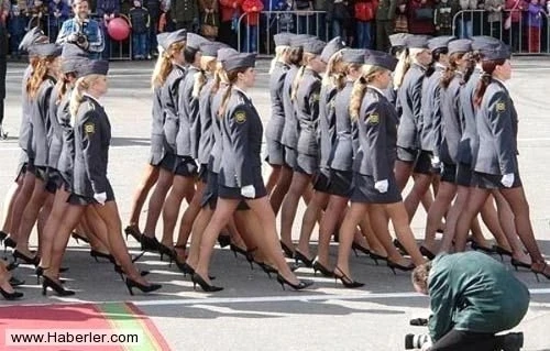 Dünyanın ən yaraşıqlı qadın əsgərləri (FOTO)