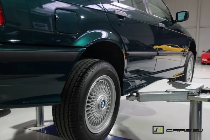BMW 320i с самым маленьким пробегом в мире за 56 тысяч долларов (галерея)