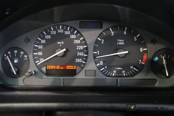 BMW 320i с самым маленьким пробегом в мире за 56 тысяч долларов (галерея)