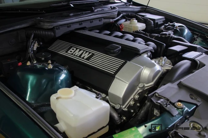 BMW 320i с самым маленьким пробегом в мире за 56 тысяч долларов (галерея)